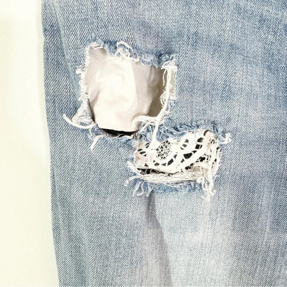Free People Lacey Stilt Distressed Denim Lace Trim Jeans Light Blue Size 28 - Picture 12 of 14